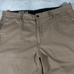 Volcom mens dark khaki basic flat front 10.5" inseam chino shorts - size 36